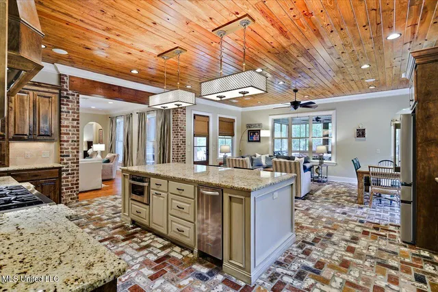 $975,500 | 204 St Charlotte Cove, Madison, MS 39110