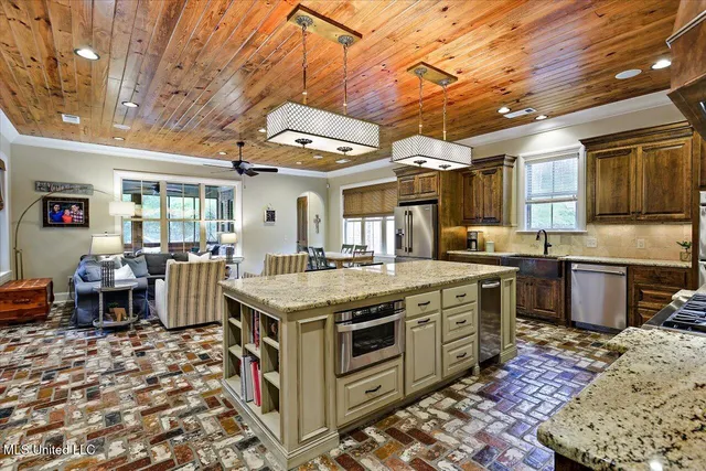 $975,500 | 204 St Charlotte Cove, Madison, MS 39110