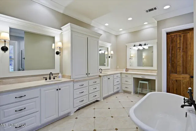 $975,500 | 204 St Charlotte Cove, Madison, MS 39110