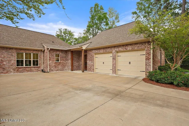 $975,500 | 204 St Charlotte Cove, Madison, MS 39110