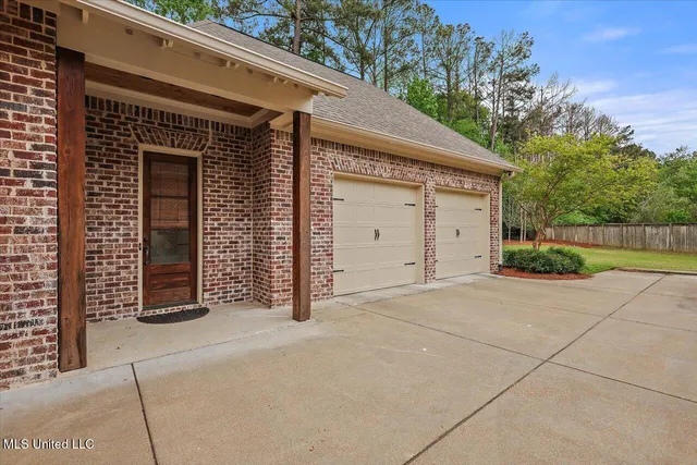 $975,500 | 204 St Charlotte Cove, Madison, MS 39110
