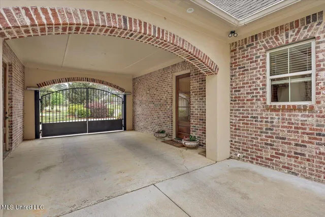 $975,500 | 204 St Charlotte Cove, Madison, MS 39110