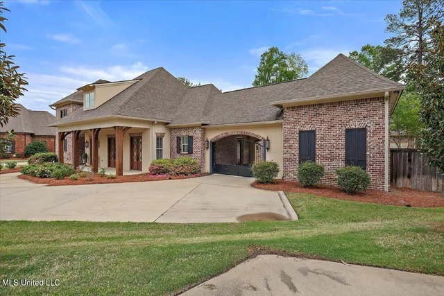 $975,500 | 204 St Charlotte Cove, Madison, MS 39110