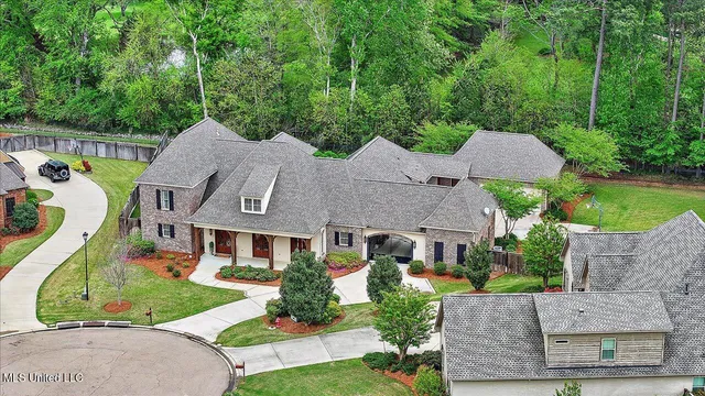 $975,500 | 204 St Charlotte Cove, Madison, MS 39110