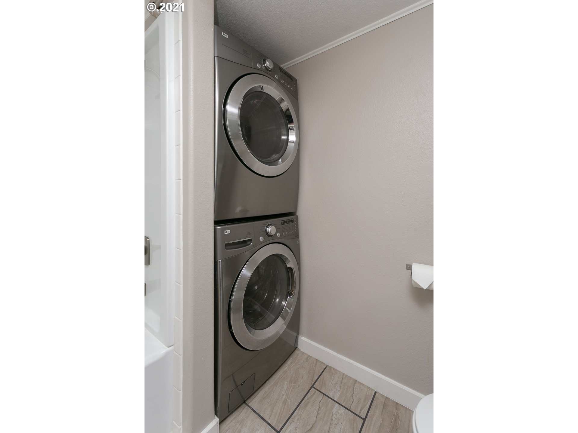 10345 Northeast Clackamas Street, Unit 2 Portland, OR 97220 - Photo 19 of 28 a utility room with dryer and washer