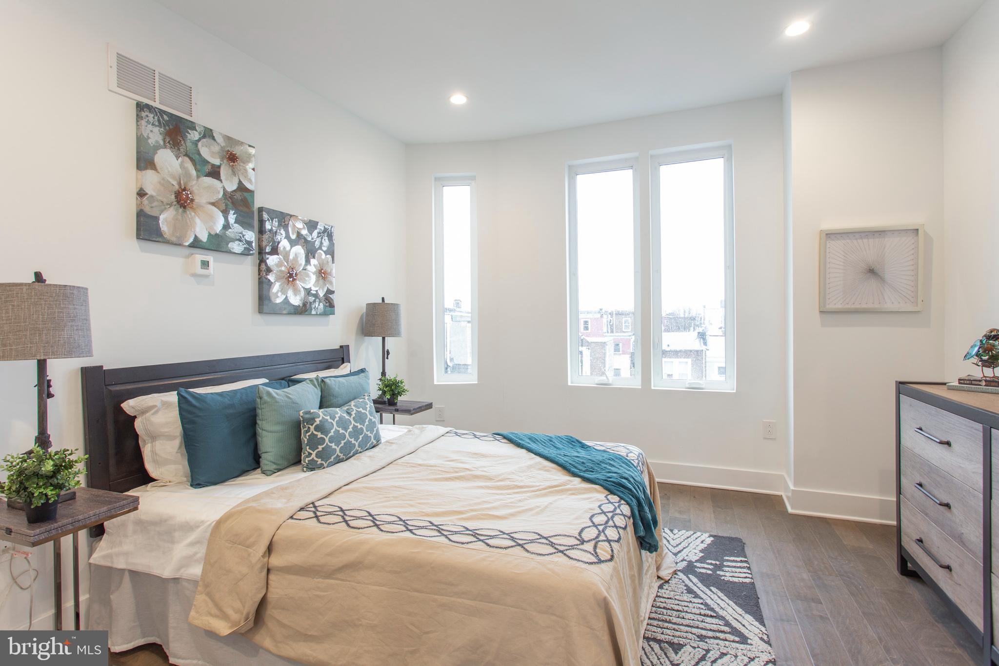 542 Pierce Street Philadelphia, PA 19148 - Photo 22 of 36 a bedroom with a bed and a window