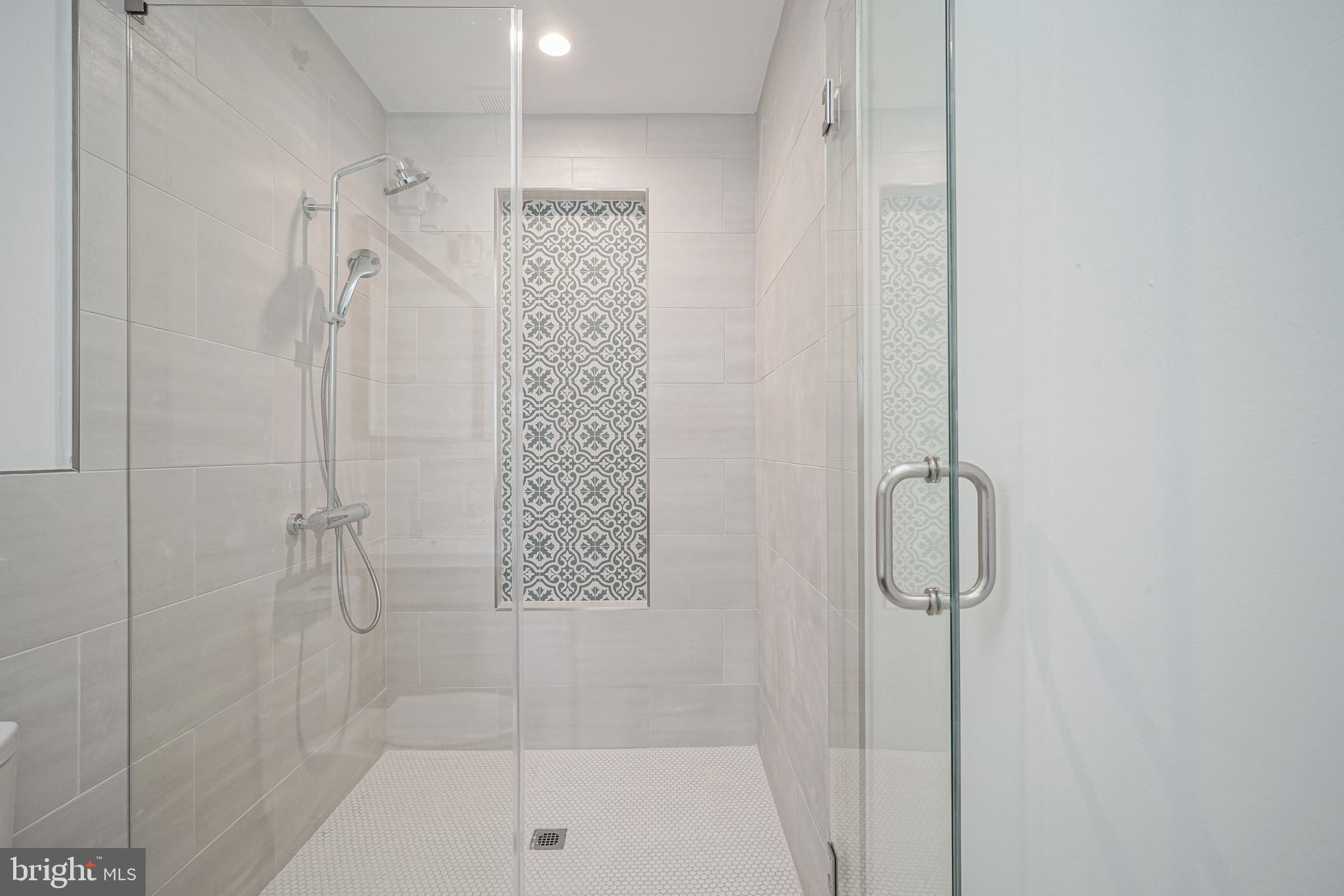 542 Pierce Street Philadelphia, PA 19148 - Photo 25 of 36 a bathroom with a shower