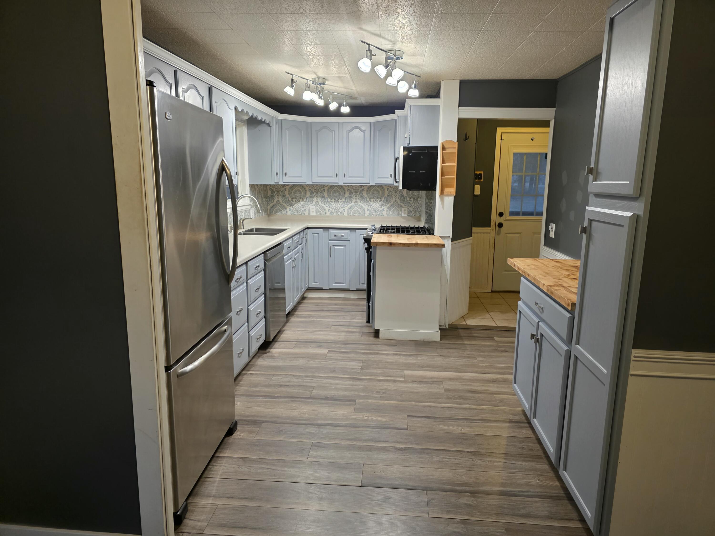 673 South Wolf Lake Road Muskegon, MI 49442 - Photo 22 of 46 8678