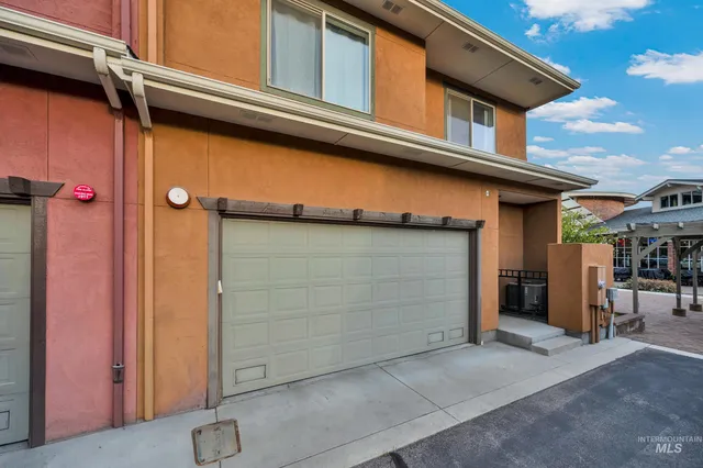 $605,000 | 3853 North Garden Center Way, Boise, ID 83703