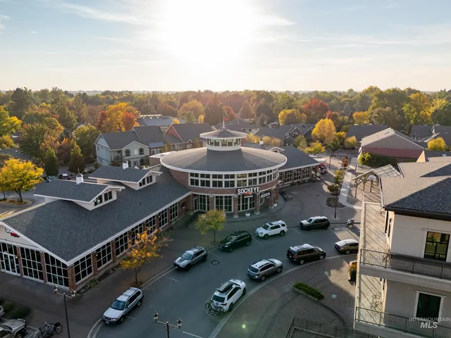 $605,000 | 3853 North Garden Center Way, Boise, ID 83703