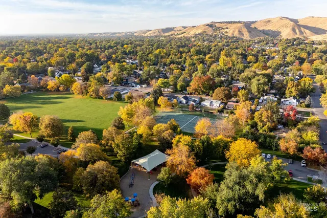 $605,000 | 3853 North Garden Center Way, Boise, ID 83703