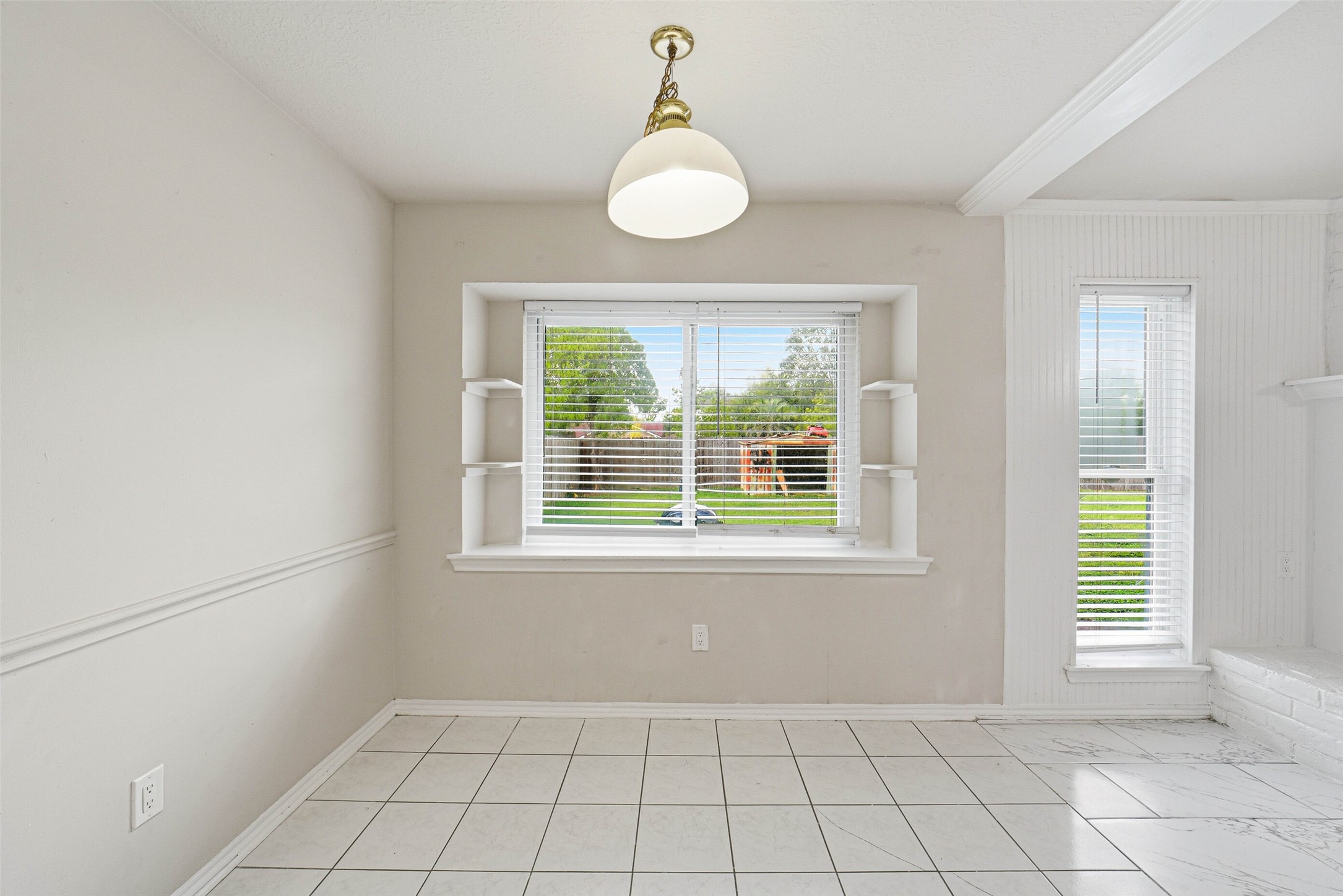 2406 Joel Wheaton Road Houston, TX 77077 - Photo 18 of 36 an empty room with window