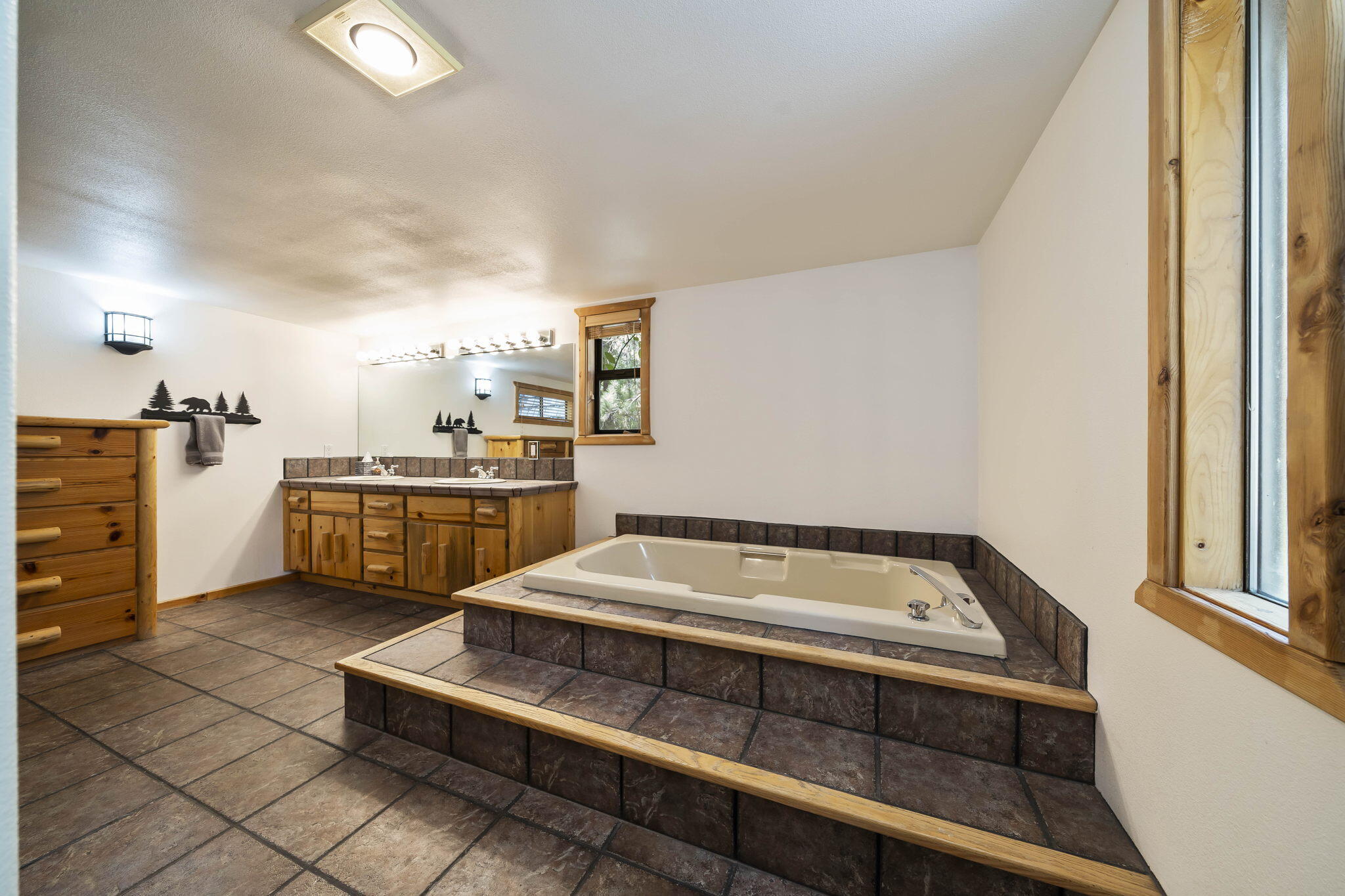 13628 Shad Bush Black Butte Ranch, OR 97759 - Photo 48 of 71 Primary Bath Soaking Tub (2)