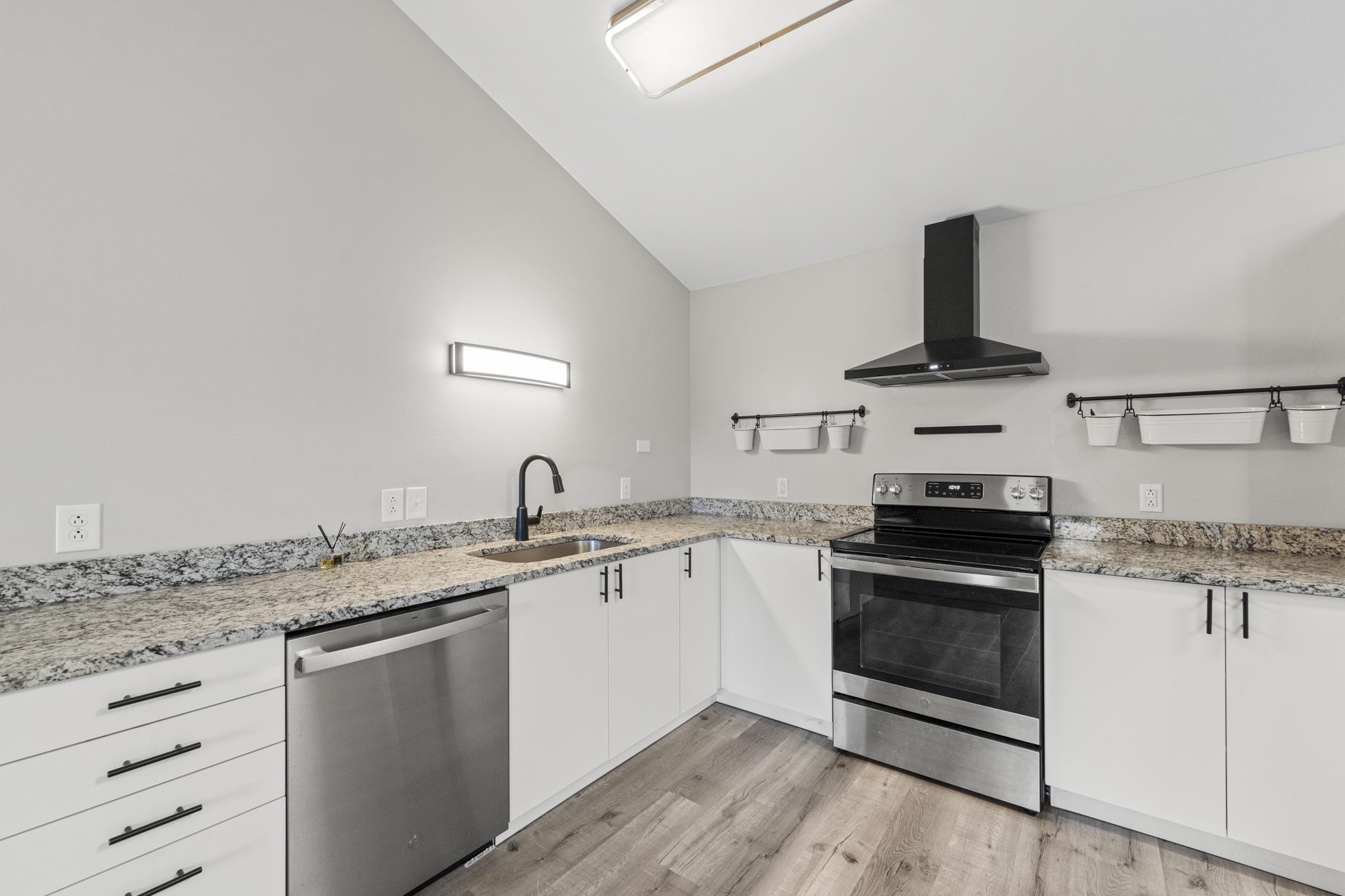 45 New York Street, Unit 8 Dover, NH 03820 - Photo 10 of 33