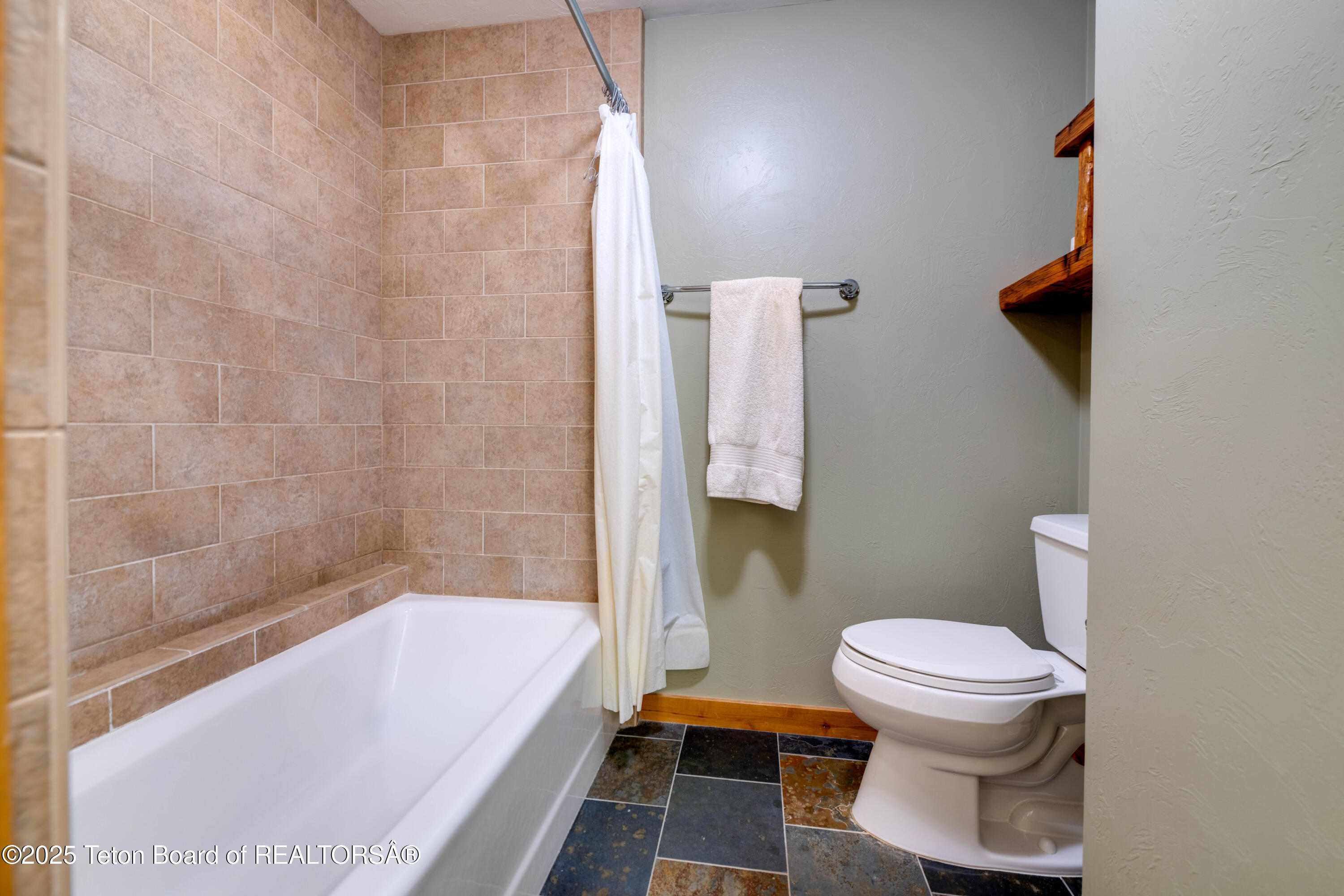 4450 Berry Drive, Unit 39 12 Wilson, WY 83014 - Photo 12 of 18 4450BerryDR-12