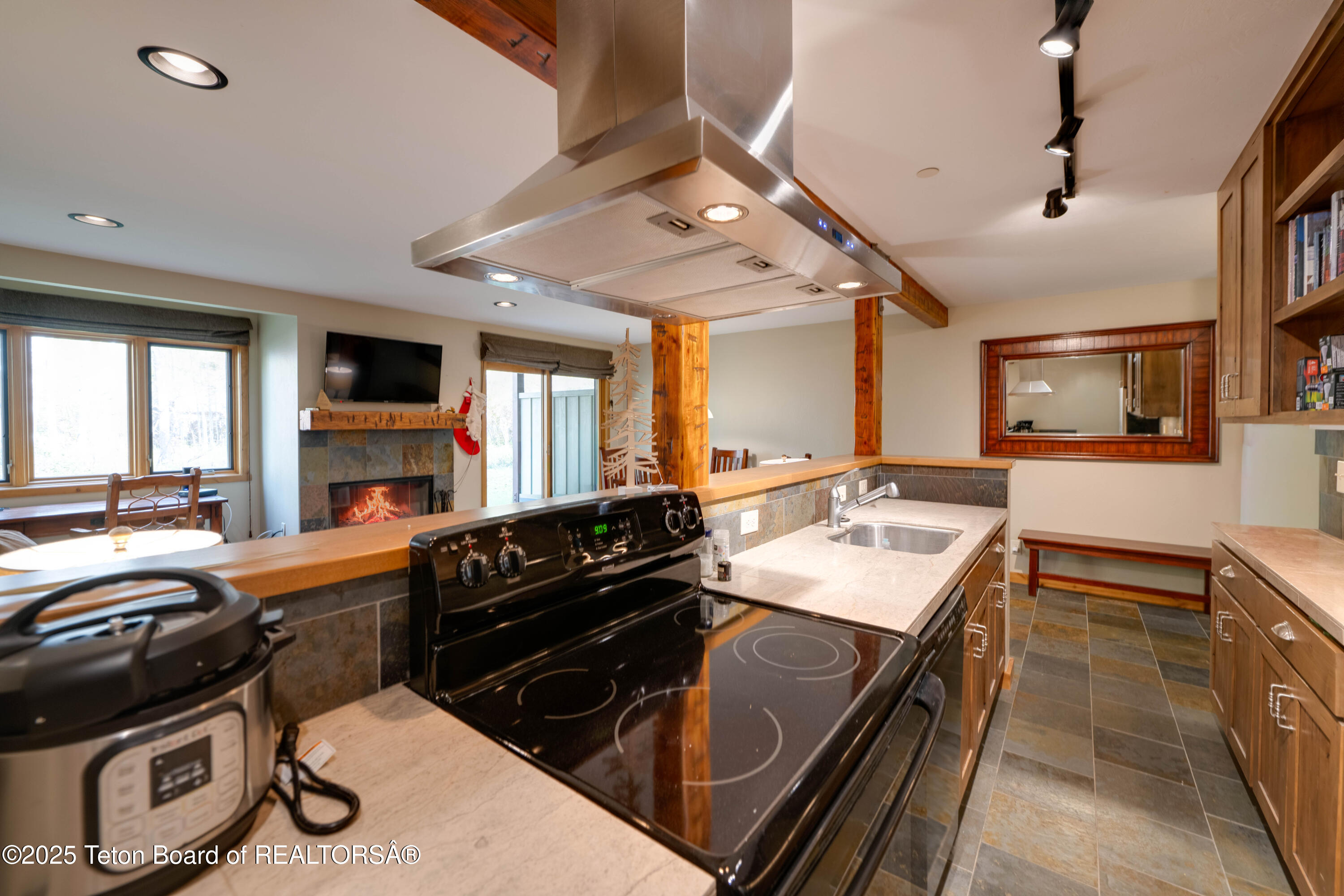4450 Berry Drive, Unit 39 12 Wilson, WY 83014 - Photo 4 of 18 4450BerryDR-16