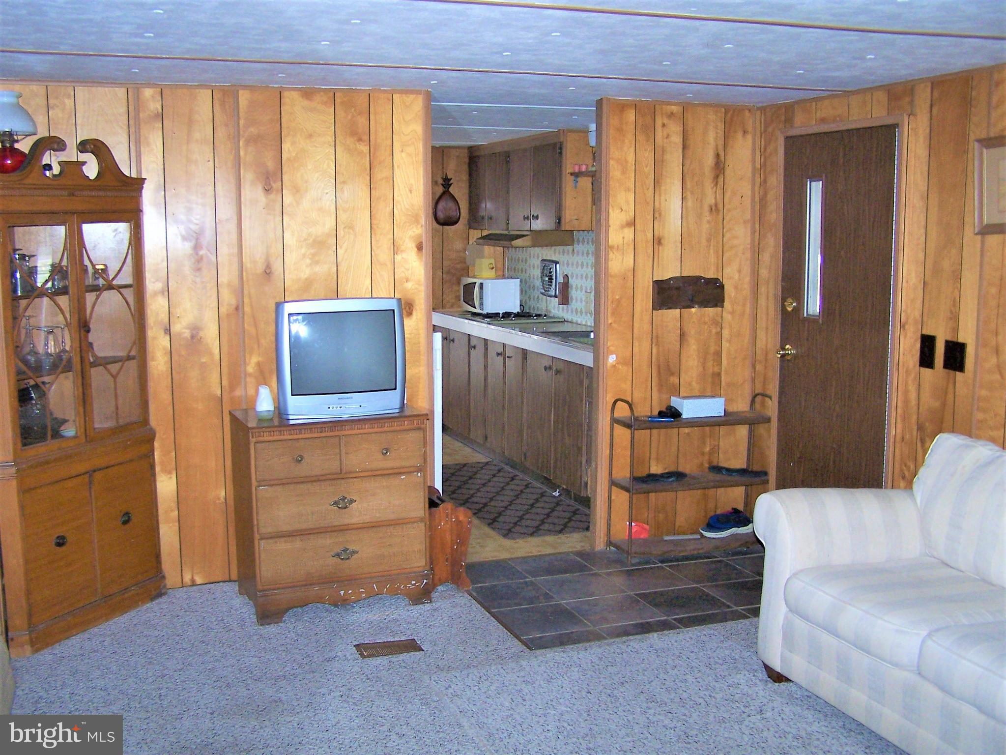148 Pine Tree Road Ocean City, MD 21842 - Photo 7 of 31 Living Area