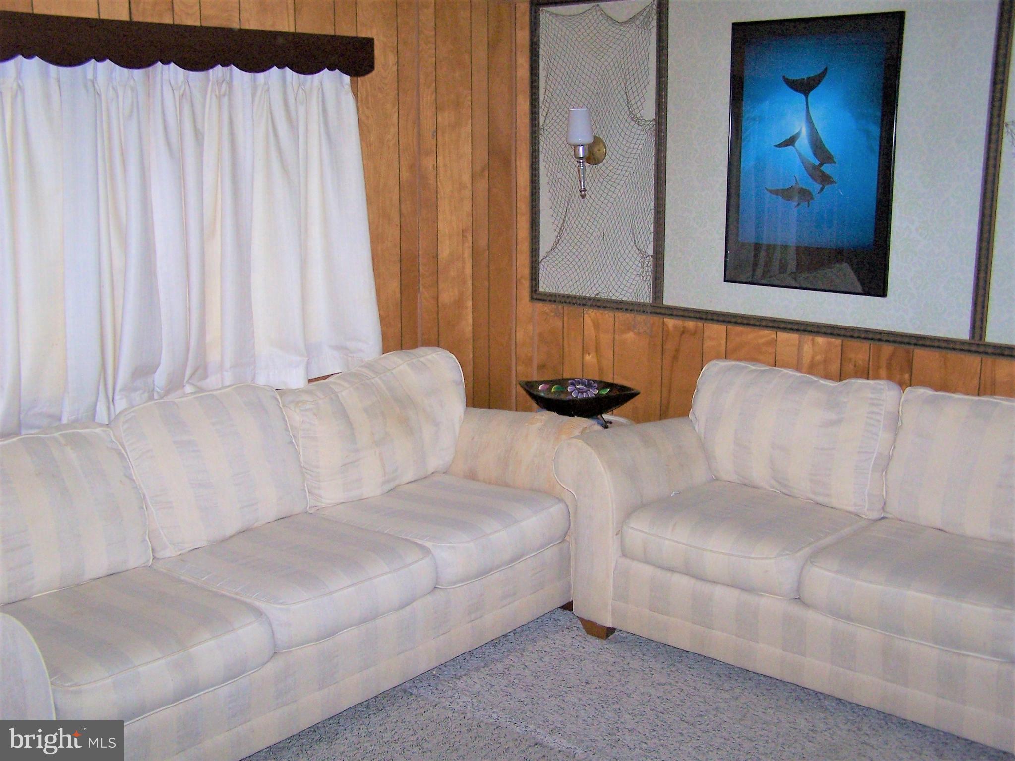 148 Pine Tree Road Ocean City, MD 21842 - Photo 8 of 31 Living Area