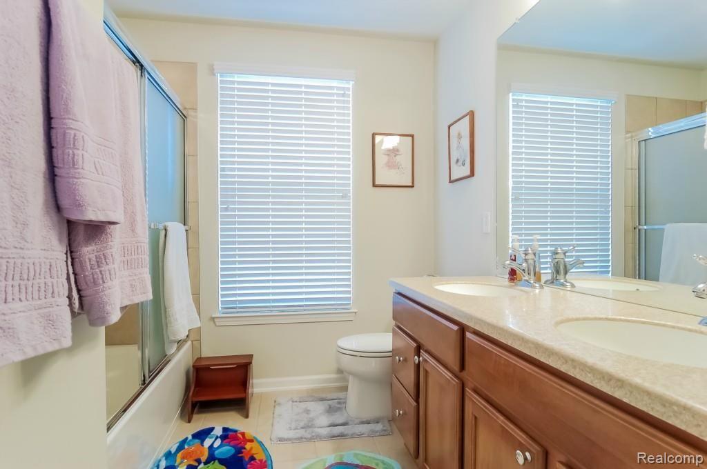 49364 Oxley Road Macomb, MI 48044 - Photo 28 of 35 028-Bathroom-1338557-print.jpg