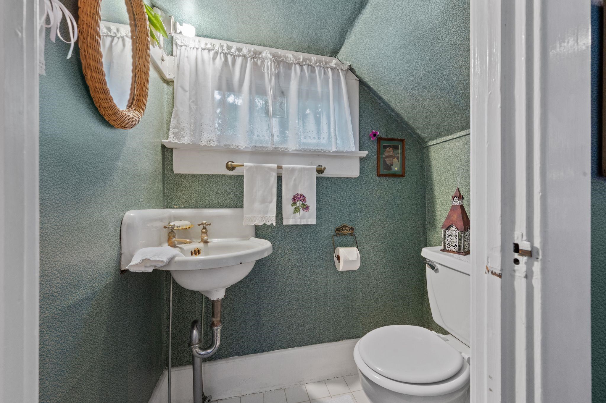 51 North Bayview Street Fairhope, AL 36532 - Photo 26 of 30 Bathroom