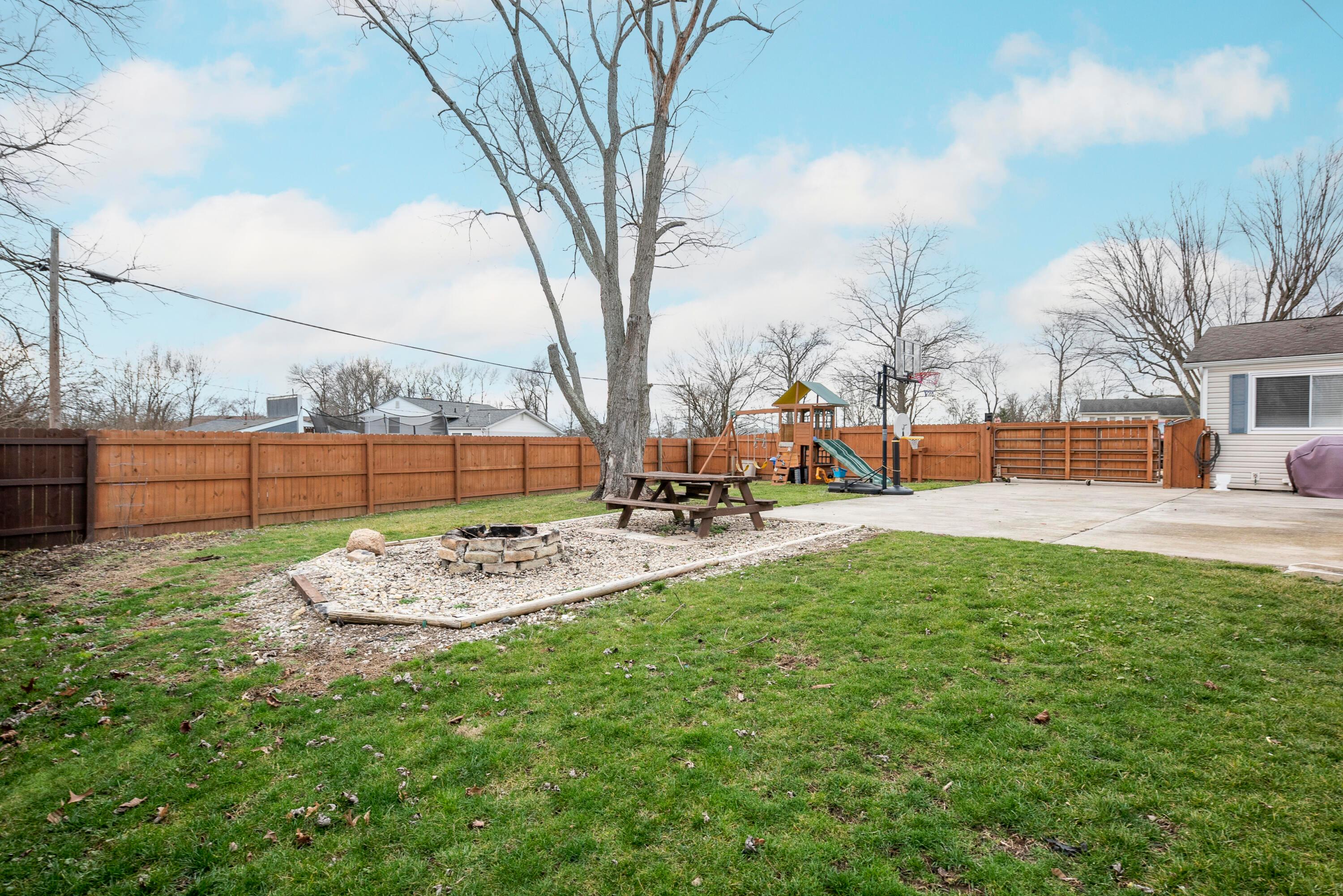 6413 Lexleigh Road Reynoldsburg, OH 43068 - Photo 37 of 40 Rear Yard