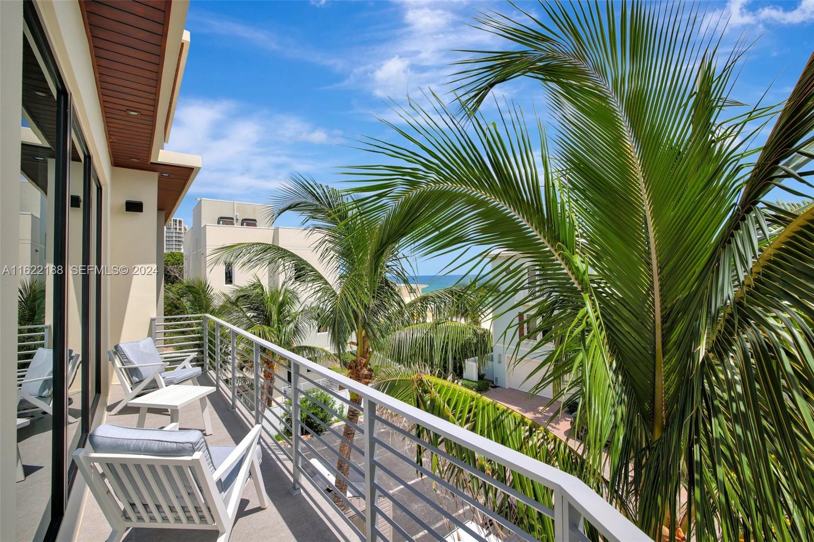 305 Oak Street Hollywood, FL 33019 - Photo 33 of 97