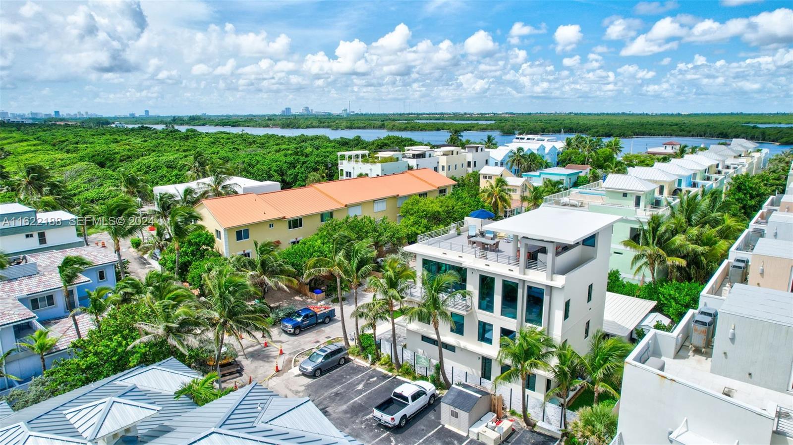 305 Oak Street Hollywood, FL 33019 - Photo 6 of 97 a view of a city with a building in the background