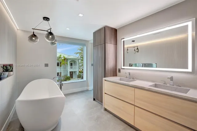 $22,500 | 305 Oak Street, Hollywood, FL 33019