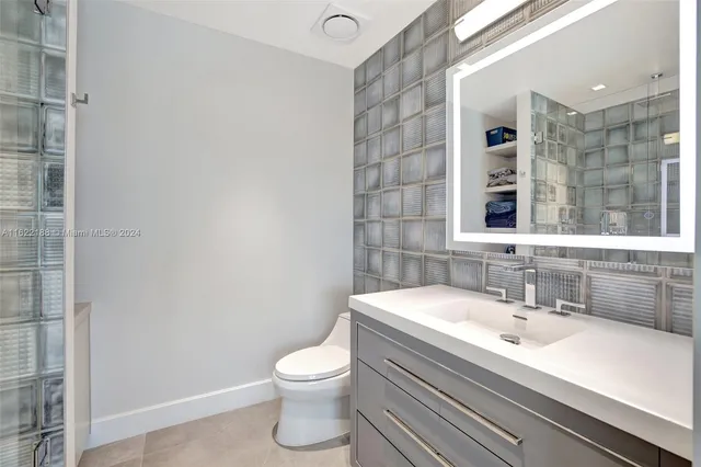 $22,500 | 305 Oak Street, Hollywood, FL 33019