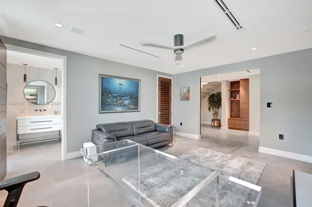 $19,500 | 305 Oak Street, Hollywood, FL 33019