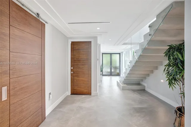 $19,500 | 305 Oak Street, Hollywood, FL 33019