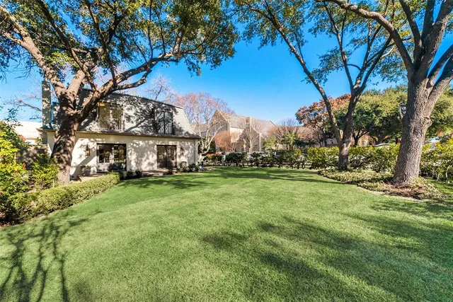 a view of house with a yard