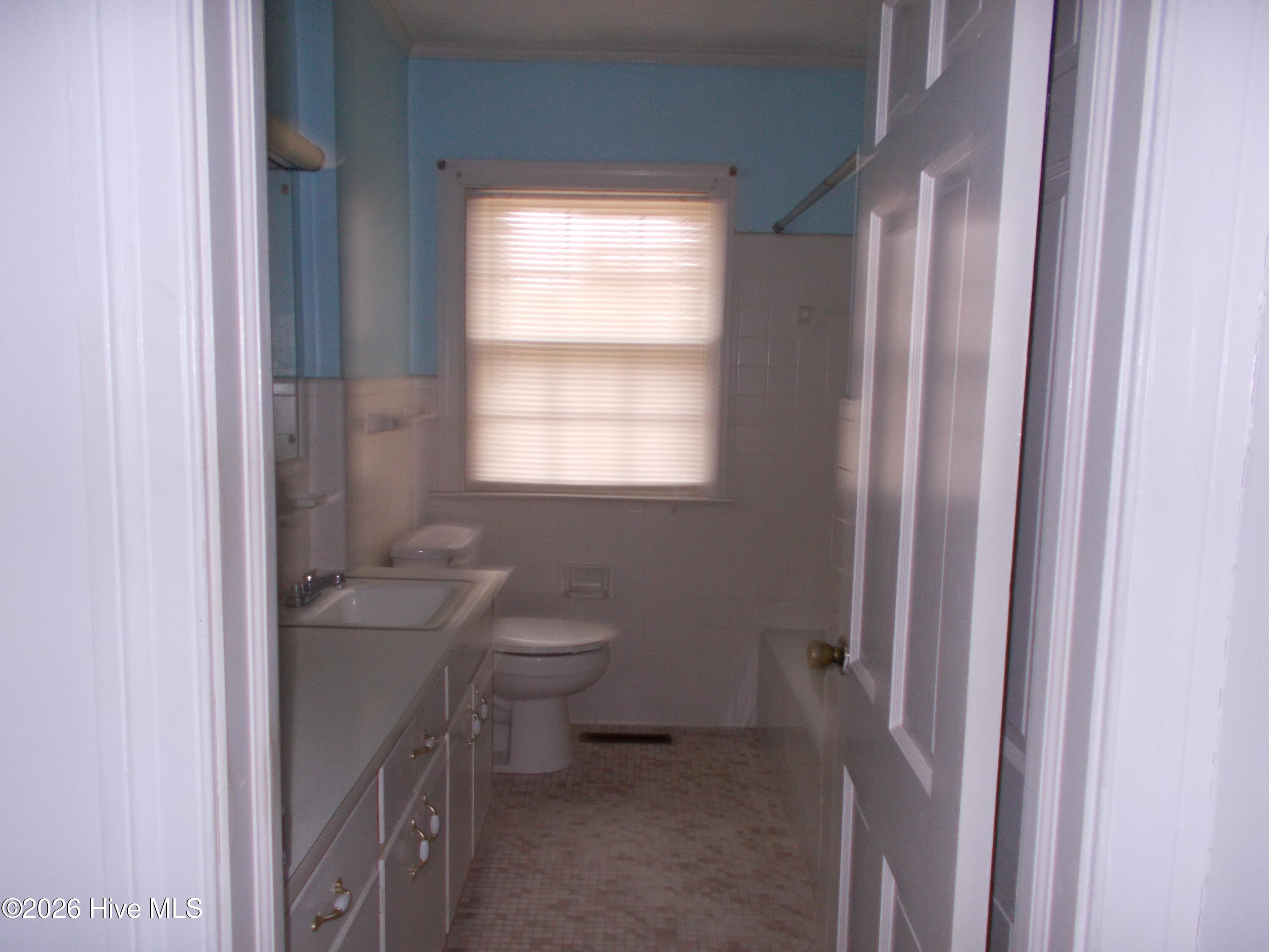 1606 Hardee Road Kinston, NC 28504 - Photo 11 of 13 Hall bathroom