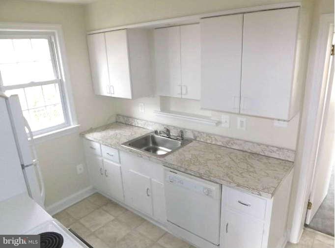 313 Penwood Road Silver Spring, MD 20901 - Photo 8 of 24 Kitchen