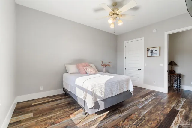 $969,000 | 4425 Dream Acres Road, Molino, FL 32577