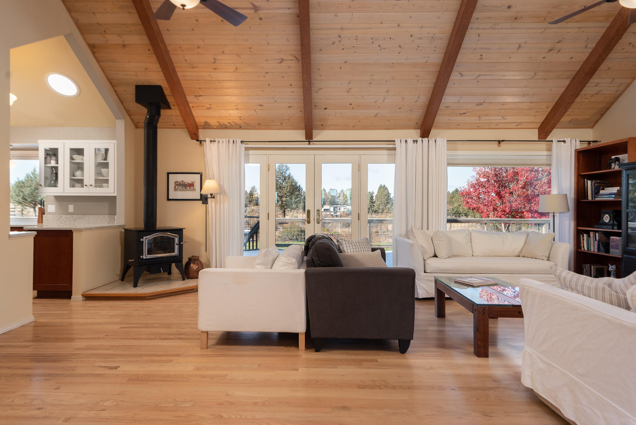 60835 Jennings Road Bend, OR 97702 - Photo 10 of 53 Step into the home with views to the backyard