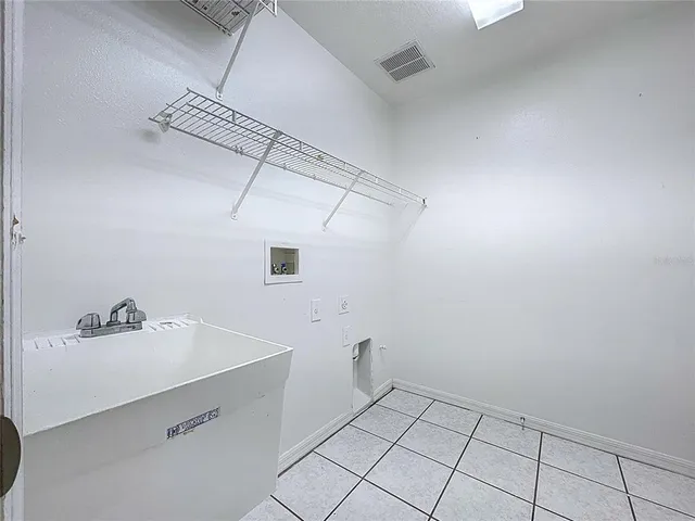 $399,900 | 6813 Regents Village Way, Apollo Beach, FL 33572