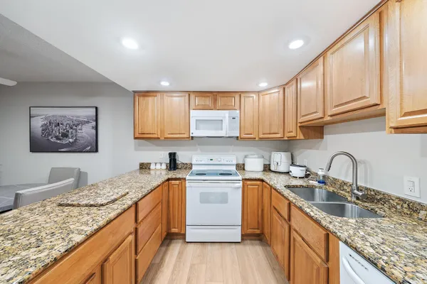 $2,900 | 1802 18th Lane, Palm Beach Gardens, FL 33418