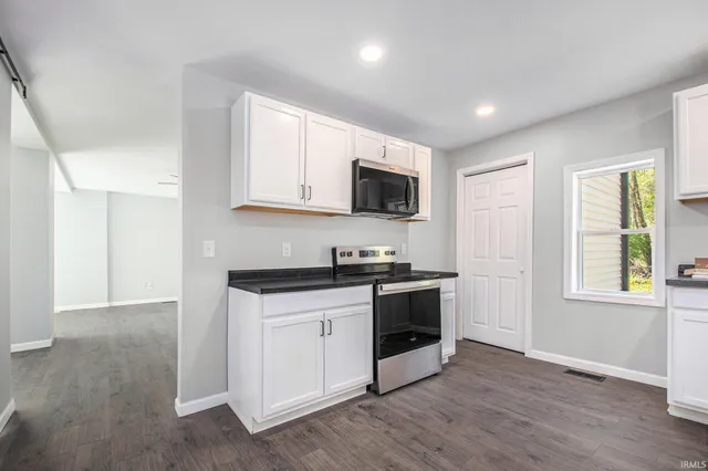 $299,900 | 10059 Jefferson Road, Osceola, IN 46561