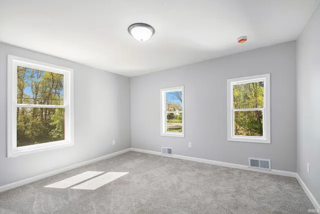 $299,900 | 10059 Jefferson Road, Osceola, IN 46561