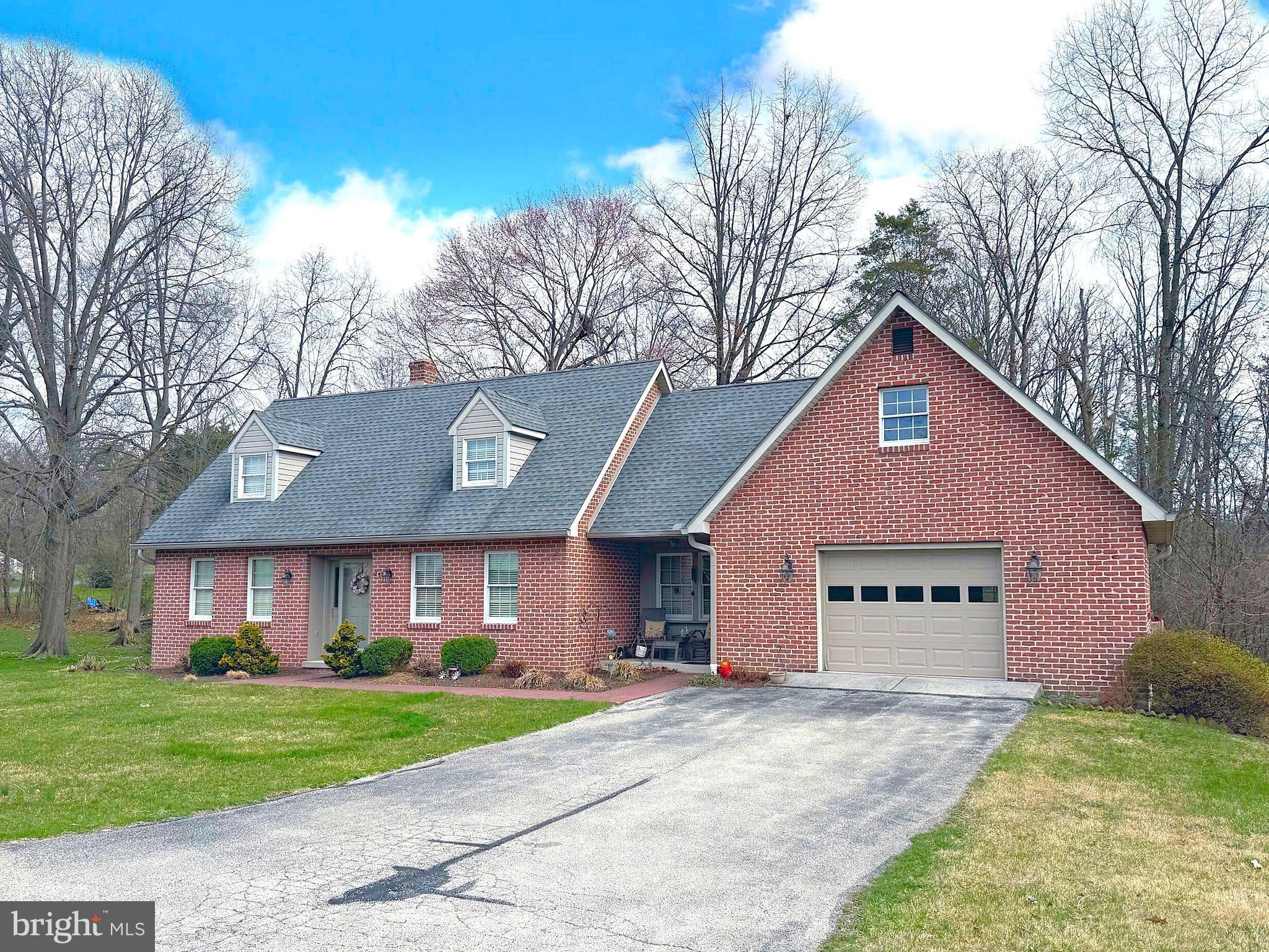 245 Montclair Road Gettysburg, PA 17325 - Photo 2 of 33