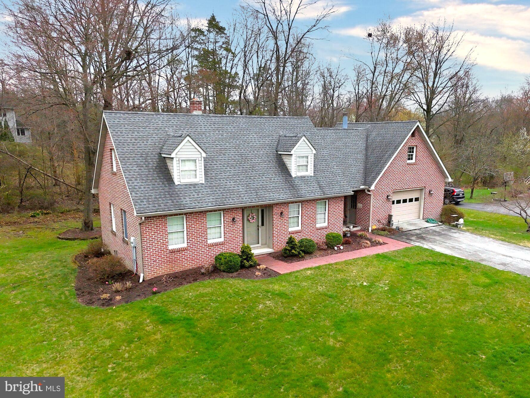 245 Montclair Road Gettysburg, PA 17325 - Photo 3 of 33