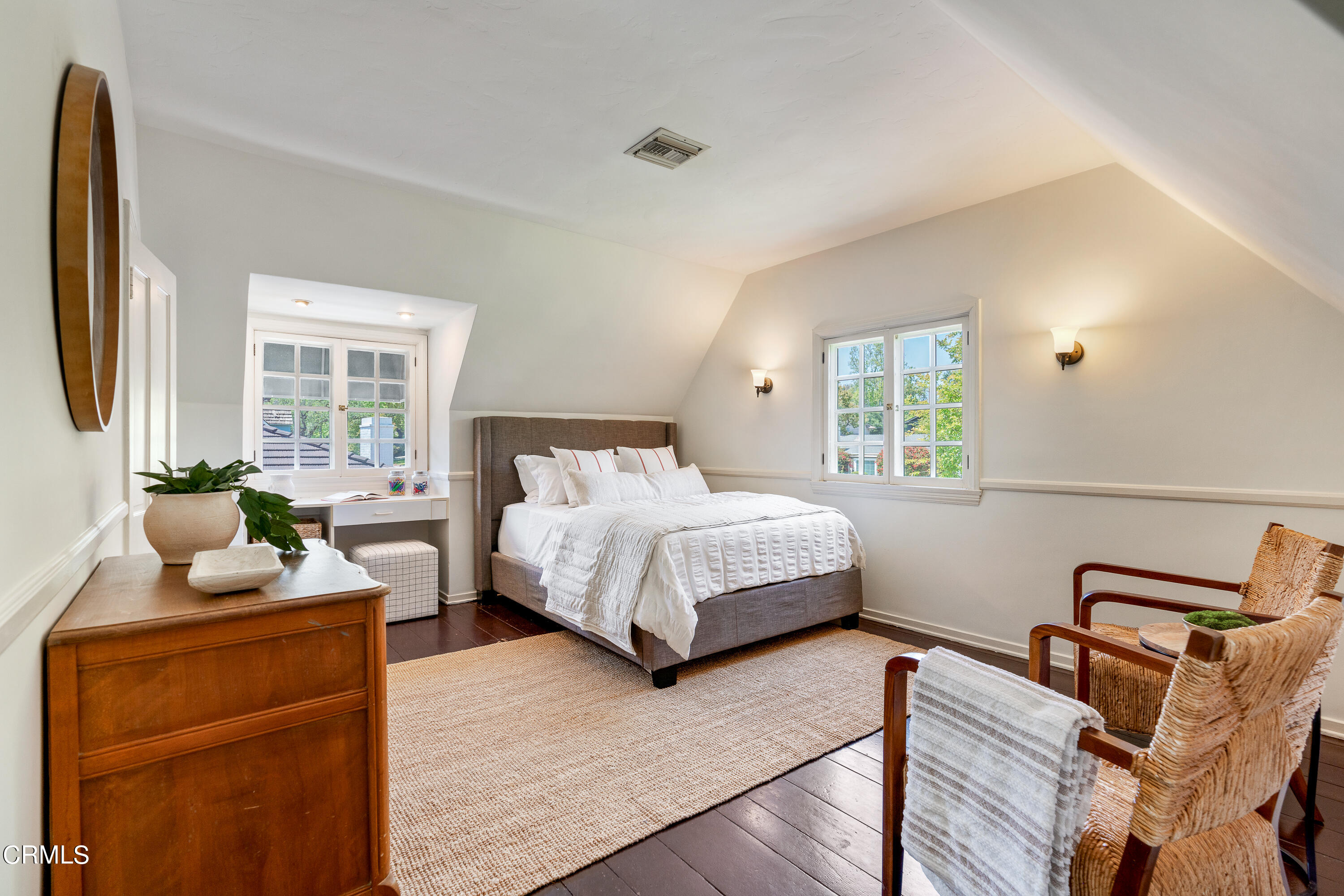 3642 Yorkshire Road Pasadena, CA 91107 - Photo 28 of 37 a bedroom with bed and window