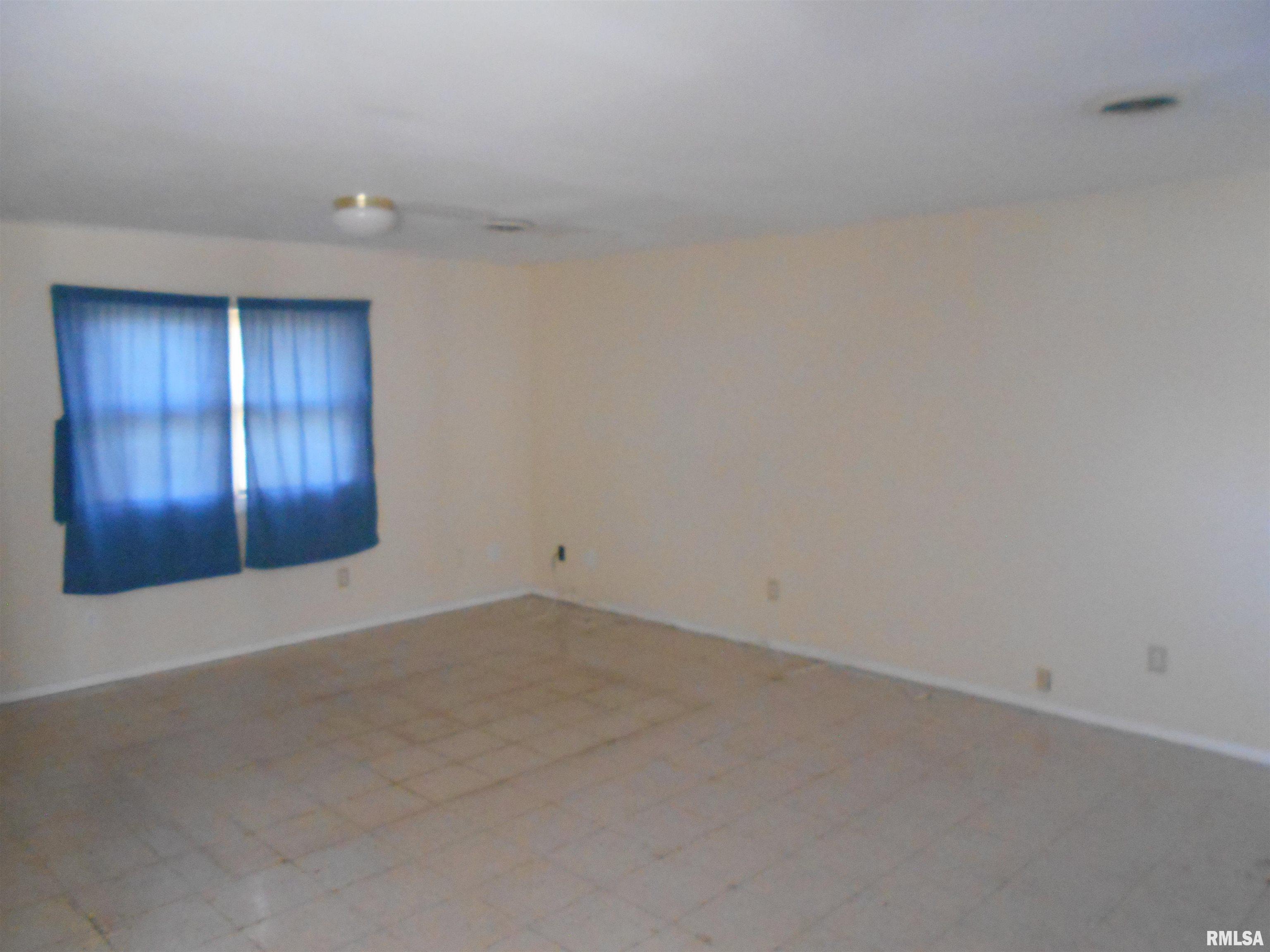 257 Jana Road Macomb, IL 61455 - Photo 3 of 12 Gallery Image 3