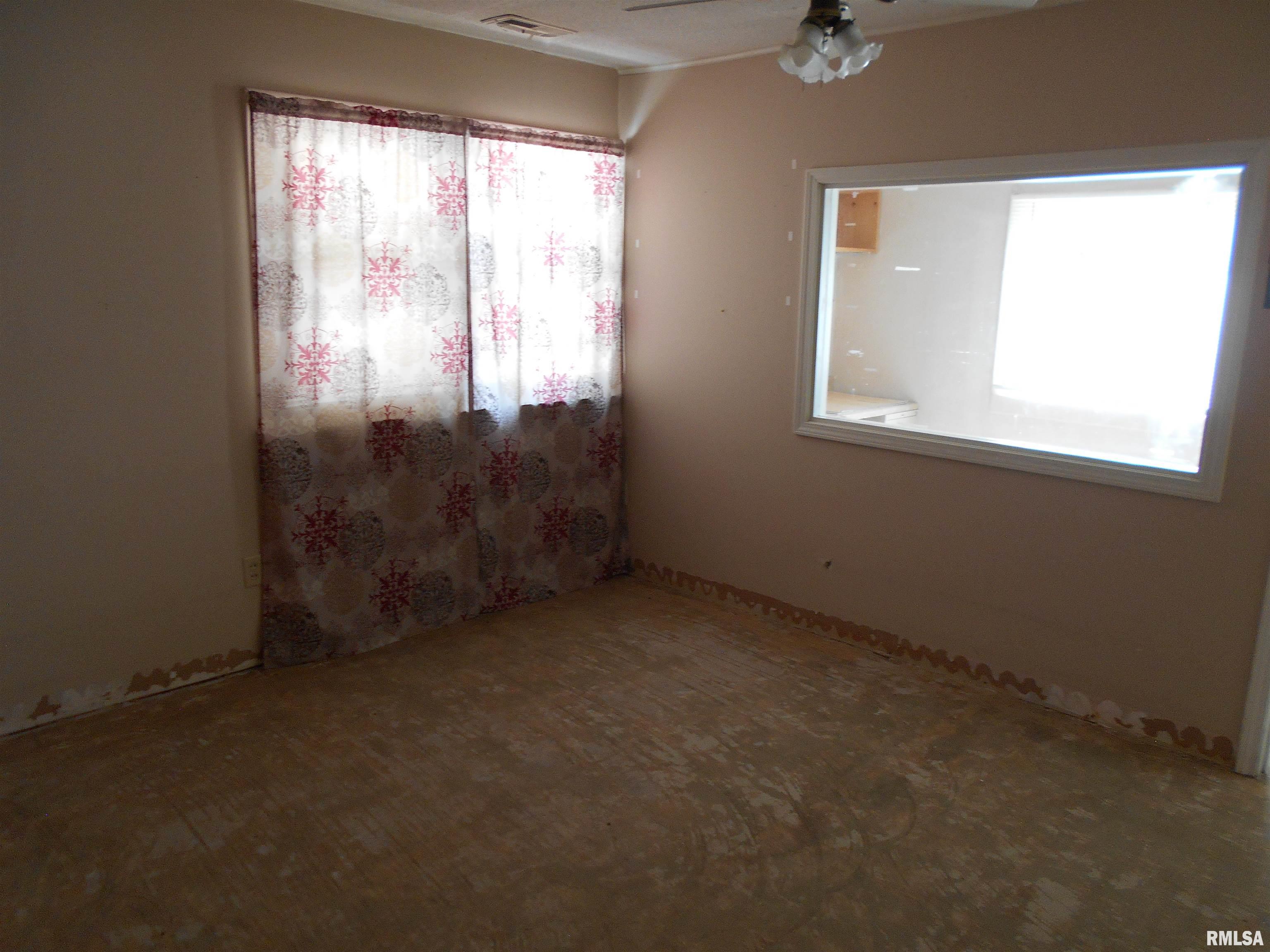 257 Jana Road Macomb, IL 61455 - Photo 5 of 12 Gallery Image 5