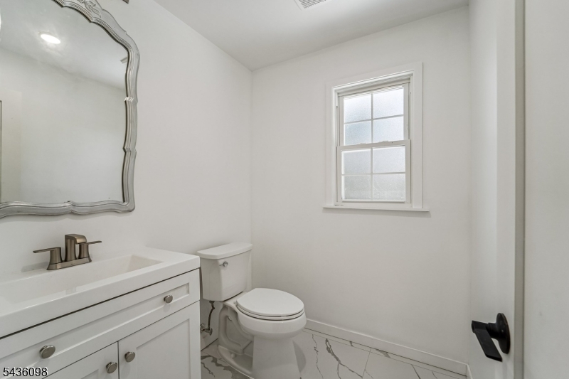 14 Witkowski Way Wayne, NJ 07470 - Photo 17 of 37