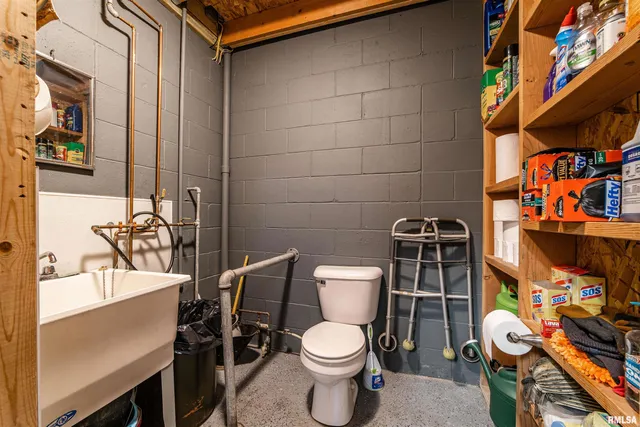 $289,000 | 710 North Jefferson Street, Lincoln, IL 62656