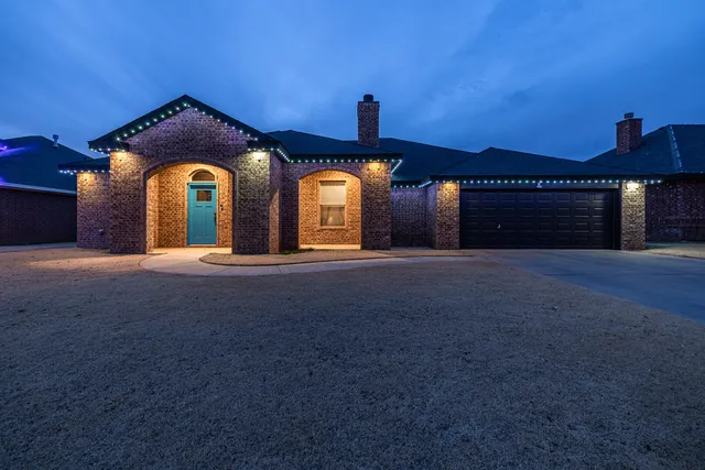 $373,450 | 527 Avenue T, Shallowater, TX 79363