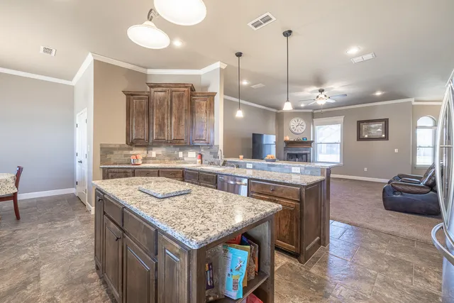 $373,450 | 527 Avenue T, Shallowater, TX 79363