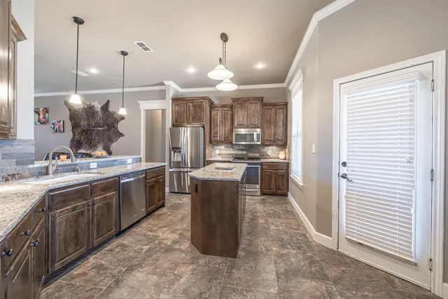 $373,450 | 527 Avenue T, Shallowater, TX 79363